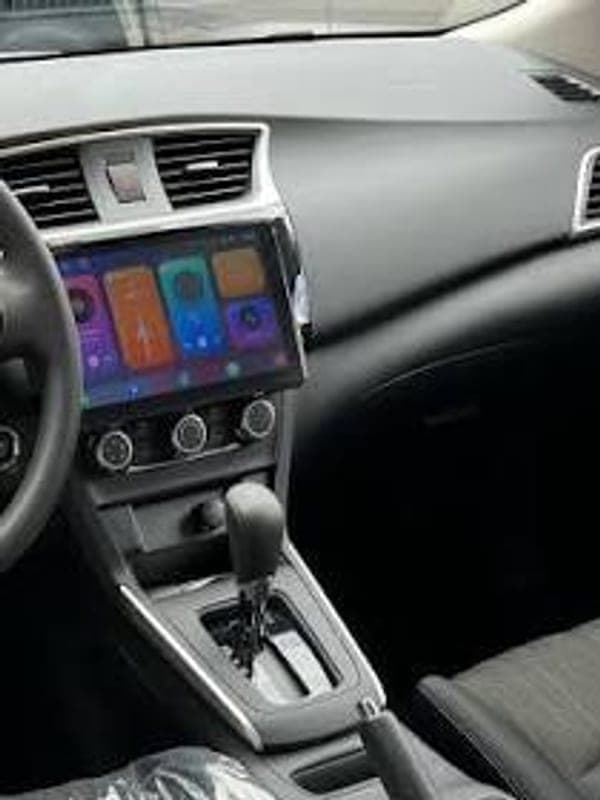 Tablero y pantalla multimedia del Nissan Sylphy